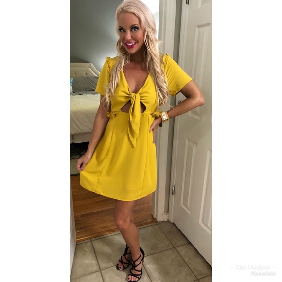 Dresses & Skirts - 🥰BEAUTIFUL Mustard Bow/Cut Out Detail Dress! 💝